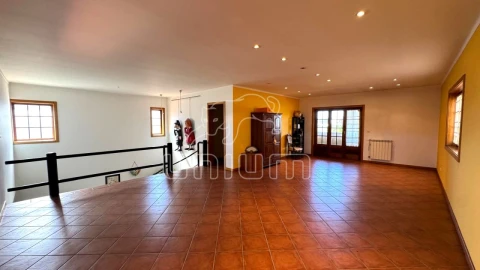 Moradia T4 para Venda em Santa Marta de Portuzelo