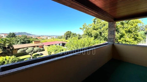 Moradia T4 para Venda em Santa Marta de Portuzelo