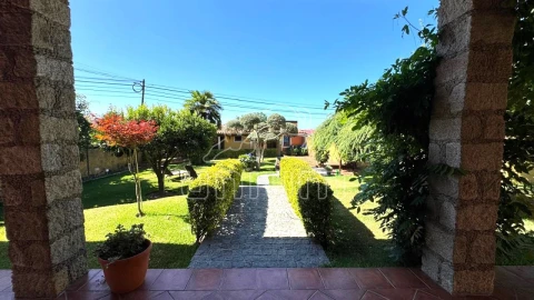 Moradia T4 para Venda em Santa Marta de Portuzelo