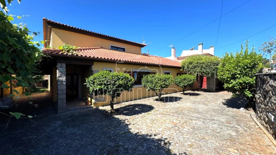 Moradia T4 para Venda em Santa Marta de Portuzelo Foto 8
