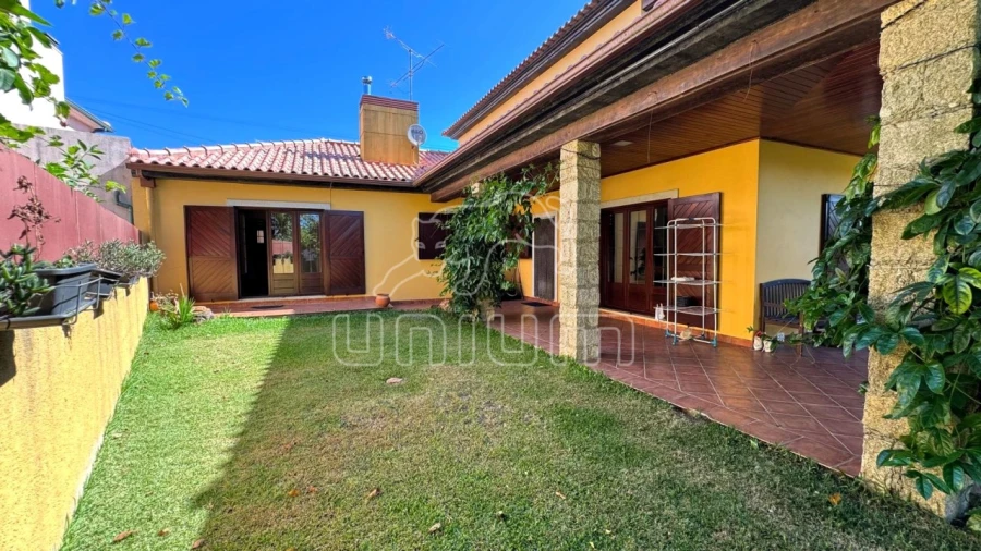 Moradia T4 para Venda em Santa Marta de Portuzelo Foto 9
