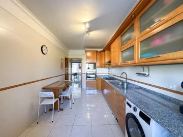 Apartamento T3 para Venda em Marvila, Ribeira Santarém, São Salvador, São Nicolau