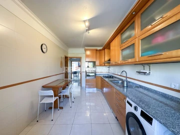Apartamento T3 para Venda em Marvila, Ribeira Santarém, São Salvador, São Nicolau