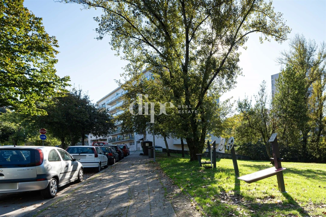 Apartamento T1 para Arrendamento em Azurem Foto 19