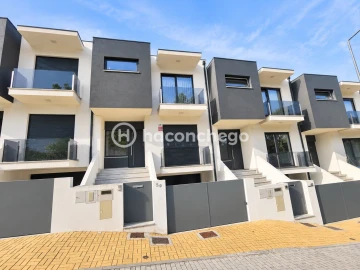 Moradia T3 para Arrendamento em Gondifelos, Cavalões e Outiz