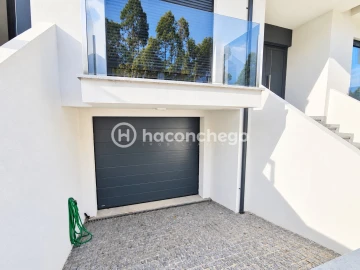 Moradia T3 para Arrendamento em Gondifelos, Cavalões e Outiz