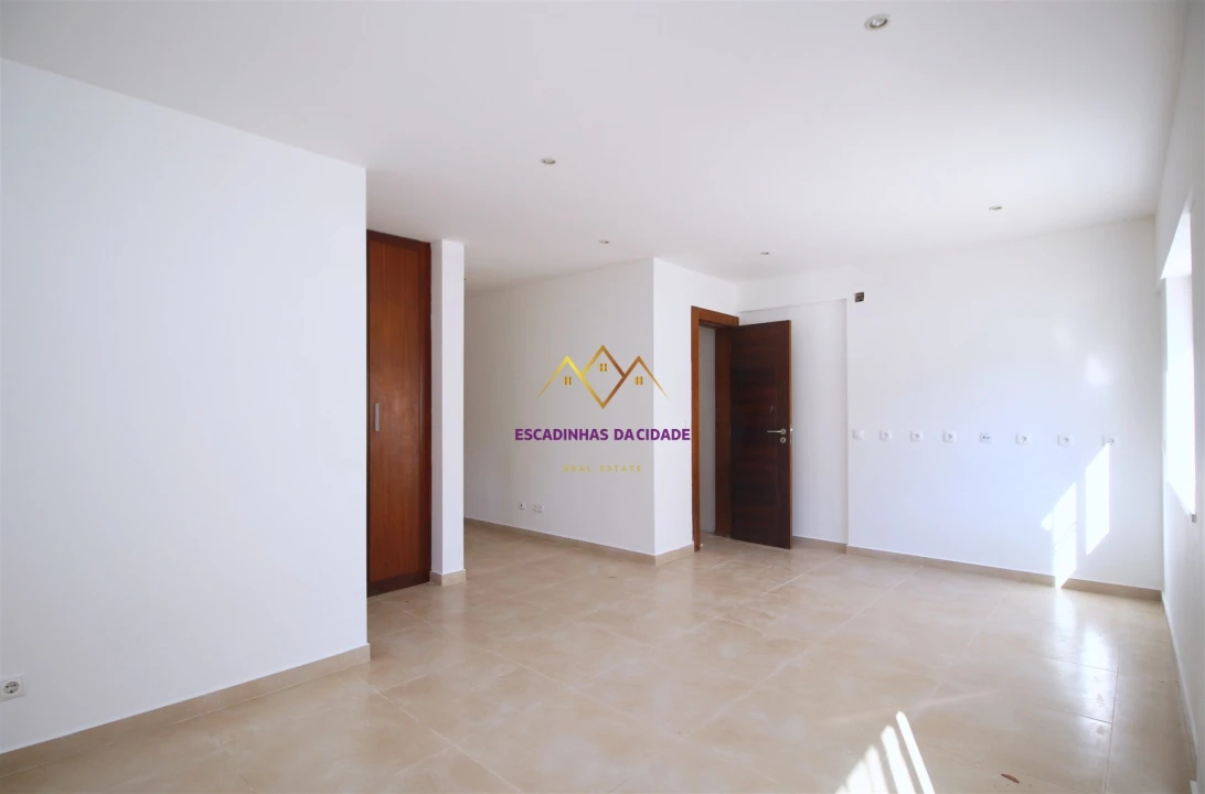 Moradia T4 para Venda em Alcabideche Foto 14