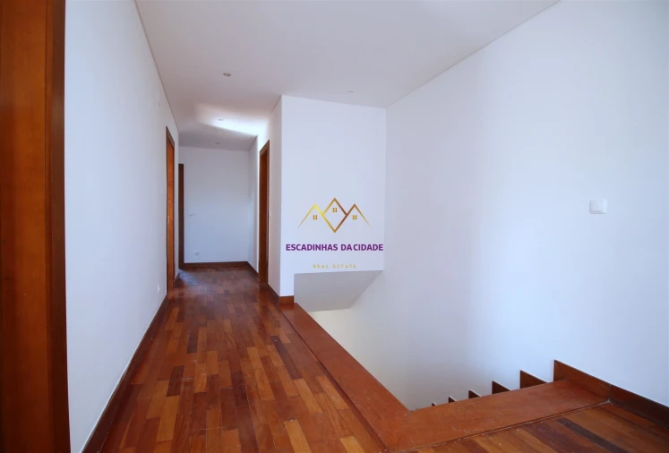 Moradia T4 para Venda em Alcabideche Foto 4