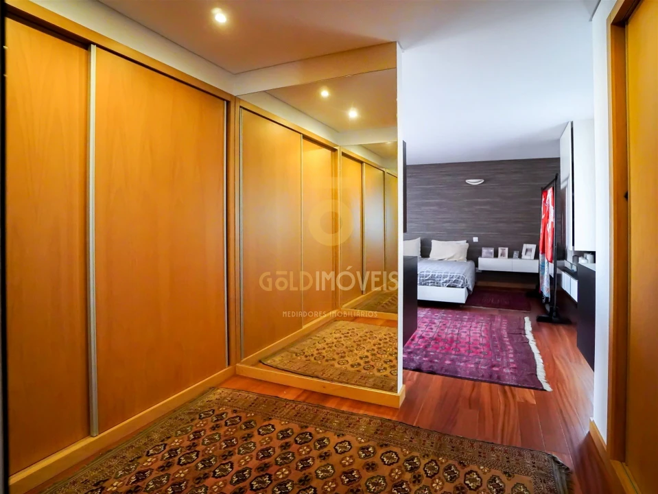 Apartamento T5 para Venda em Paranhos Foto 18