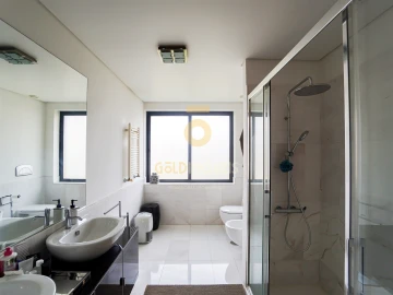 Apartamento T5 para Venda em Paranhos