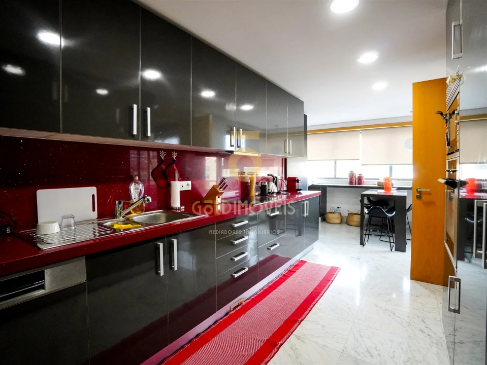 Apartamento T5 para Venda em Paranhos Foto 6
