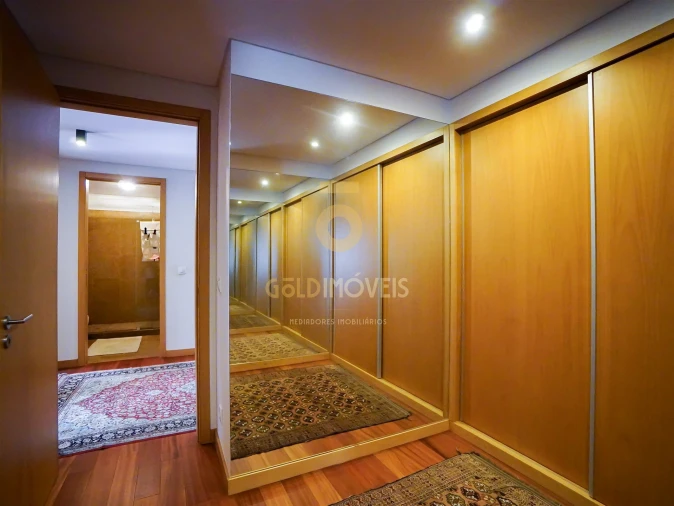 Apartamento T5 para Venda em Paranhos Foto 17