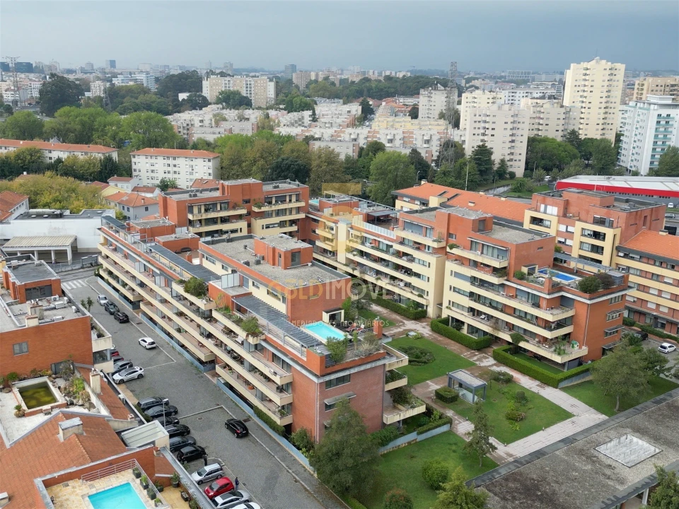 Apartamento T5 para Venda em Paranhos Foto 1