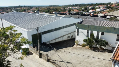 Armazém para Venda em Cebolais de Cima e Retaxo