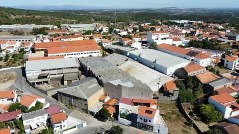 Armazém para Venda em Cebolais de Cima e Retaxo