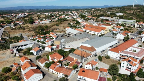 Armazém para Venda em Cebolais de Cima e Retaxo
