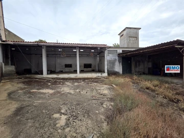 Armazém para Venda em Cebolais de Cima e Retaxo
