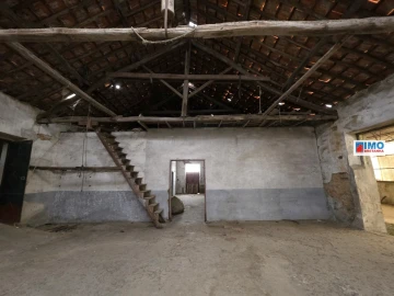 Armazém para Venda em Cebolais de Cima e Retaxo