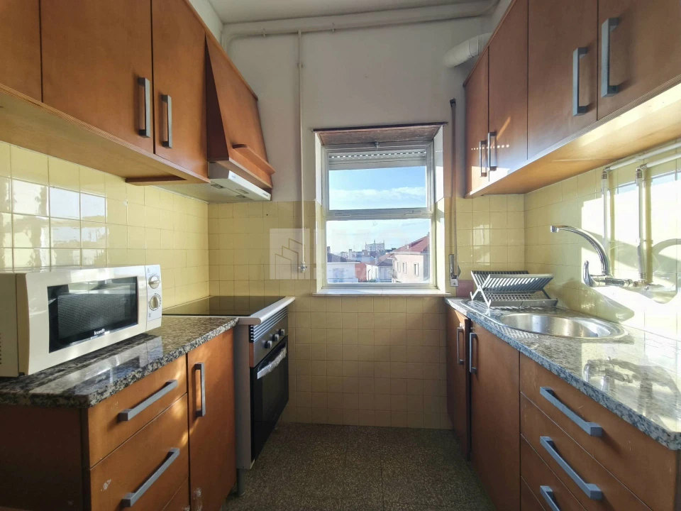 Apartamento T2 para Arrendamento em Sé Nova, Santa Cruz, Almedina e São Bartolomeu Foto 2