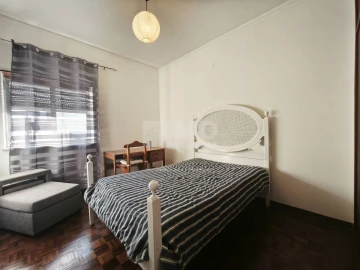 Apartamento T2 para Arrendamento em Sé Nova, Santa Cruz, Almedina e São Bartolomeu
