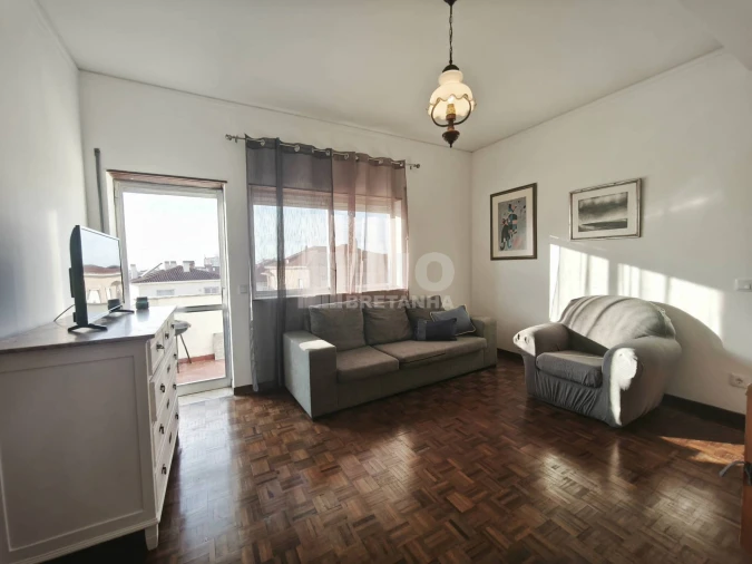 Apartamento T2 para Arrendamento em Sé Nova, Santa Cruz, Almedina e São Bartolomeu Foto 6