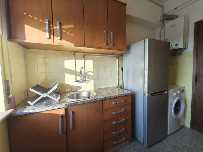 Apartamento T2 para Arrendamento em Sé Nova, Santa Cruz, Almedina e São Bartolomeu Foto 3