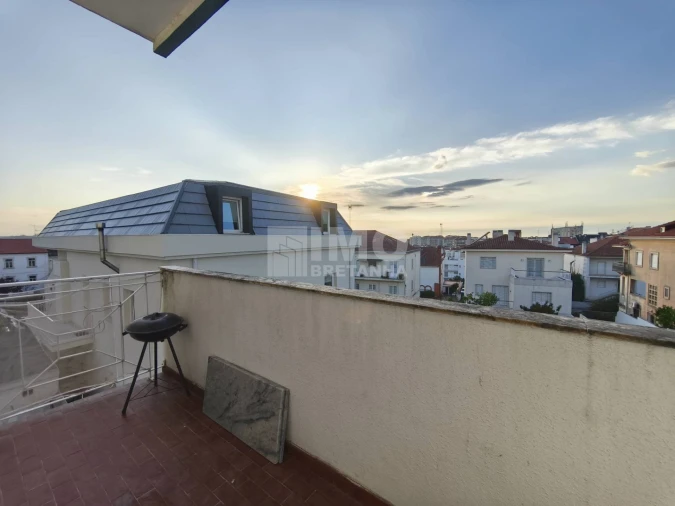 Apartamento T2 para Arrendamento em Sé Nova, Santa Cruz, Almedina e São Bartolomeu Foto 10