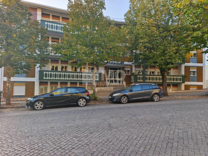 Apartamento T2 para Arrendamento em Sé Nova, Santa Cruz, Almedina e São Bartolomeu Foto 17