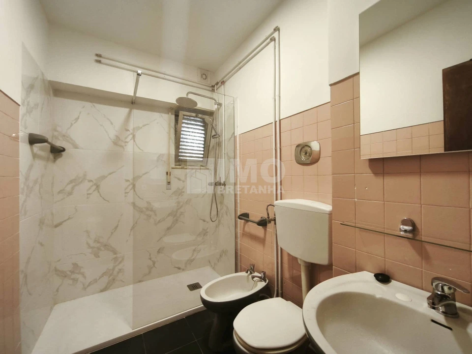 Apartamento T2 para Arrendamento em Sé Nova, Santa Cruz, Almedina e São Bartolomeu Foto 12