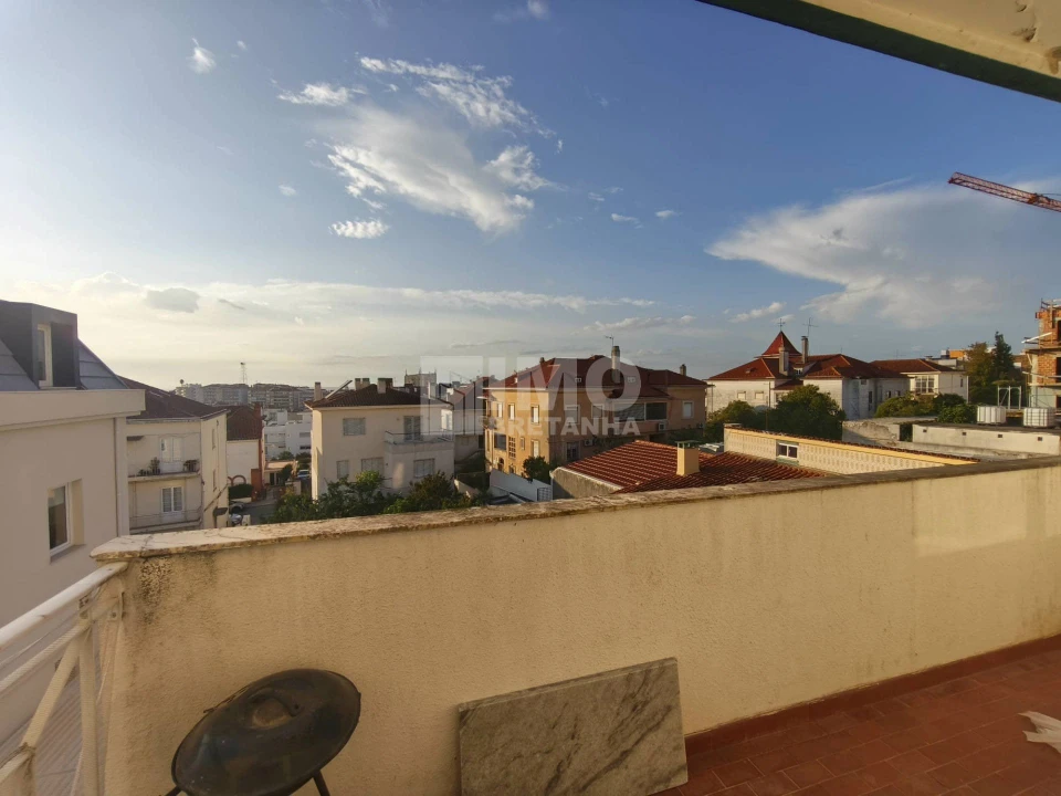 Apartamento T2 para Arrendamento em Sé Nova, Santa Cruz, Almedina e São Bartolomeu Foto 9