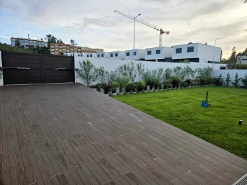 Moradia T4 para Arrendamento em Arnoso (Santa Maria e Santa Eulália) e Sezures