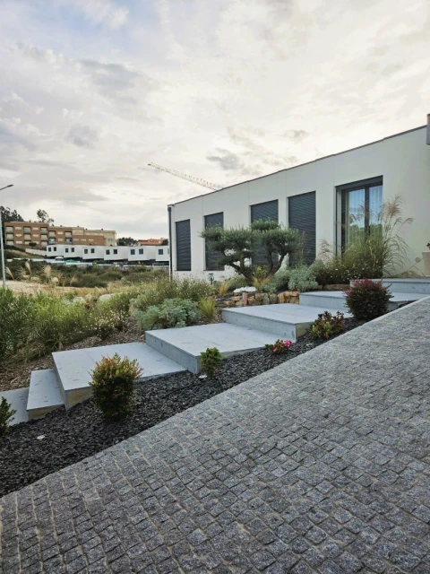 Moradia T4 para Arrendamento em Arnoso (Santa Maria e Santa Eulália) e Sezures