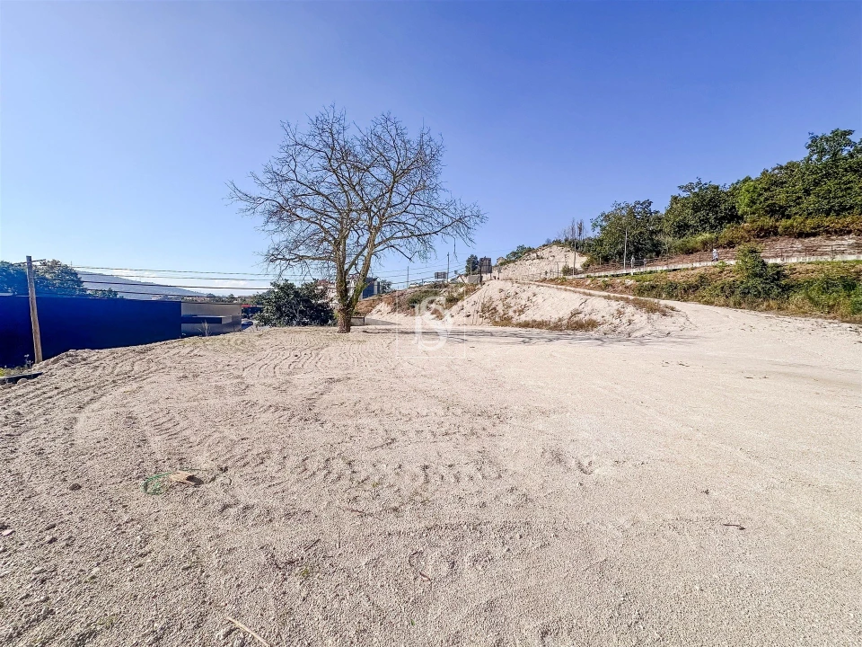 Terreno para Venda em Campelo e Ovil Foto 1