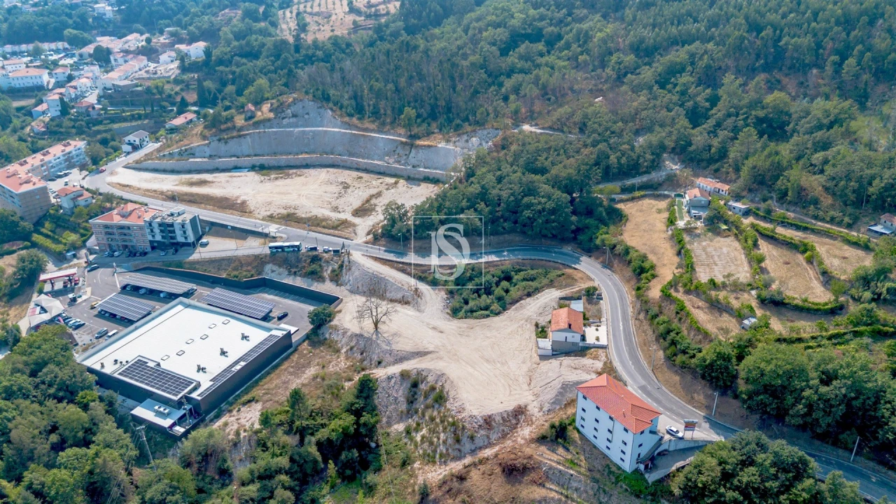 Terreno para Venda em Campelo e Ovil Foto 2