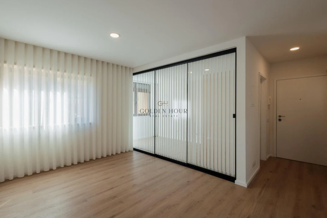 Apartamento T1 para Venda em Mafamude e Vilar do Paraíso Foto 13