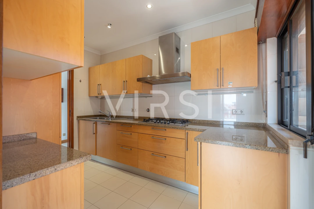 Apartamento T3 para Venda em Santo Antonio dos Olivais Foto 9