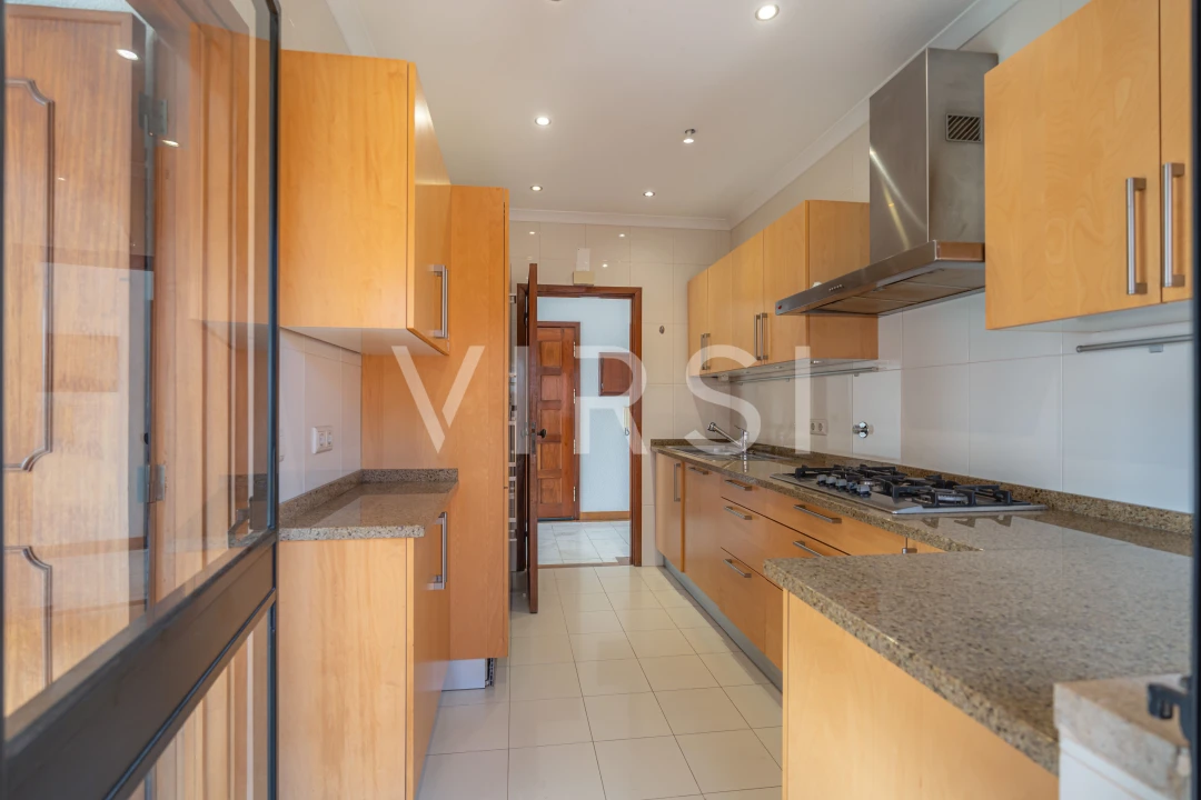 Apartamento T3 para Venda em Santo Antonio dos Olivais Foto 13