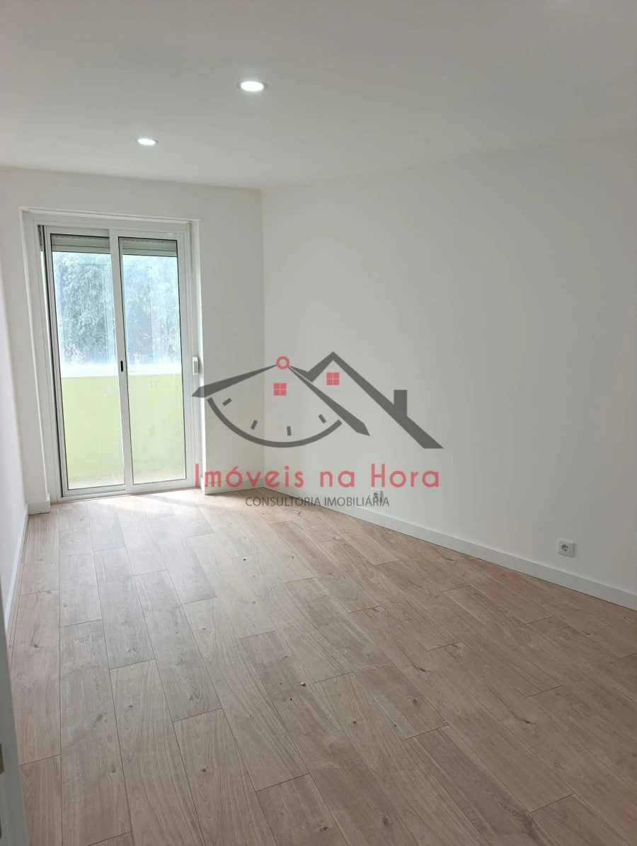 Apartamento T3 para Venda em Venteira Foto 6