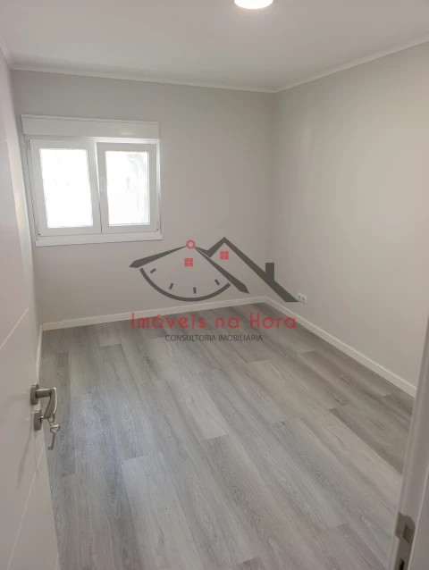 Apartamento T3 para Venda em Laranjeiro e Feijó
