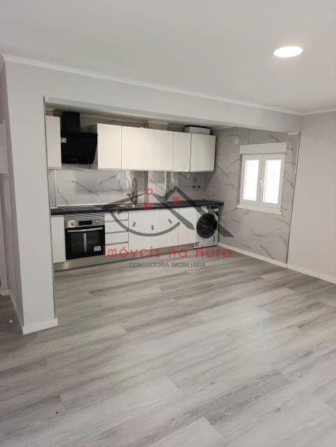Apartamento T3 para Venda em Laranjeiro e Feijó