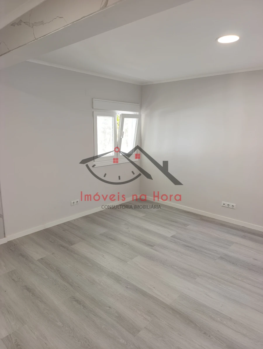 Apartamento T3 para Venda em Laranjeiro e Feijó Foto 9