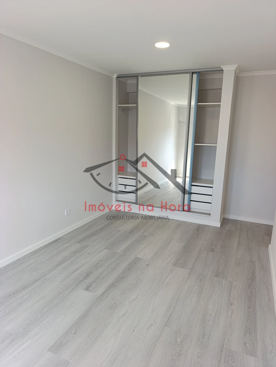 Apartamento T4 para Venda em Amora Foto 11