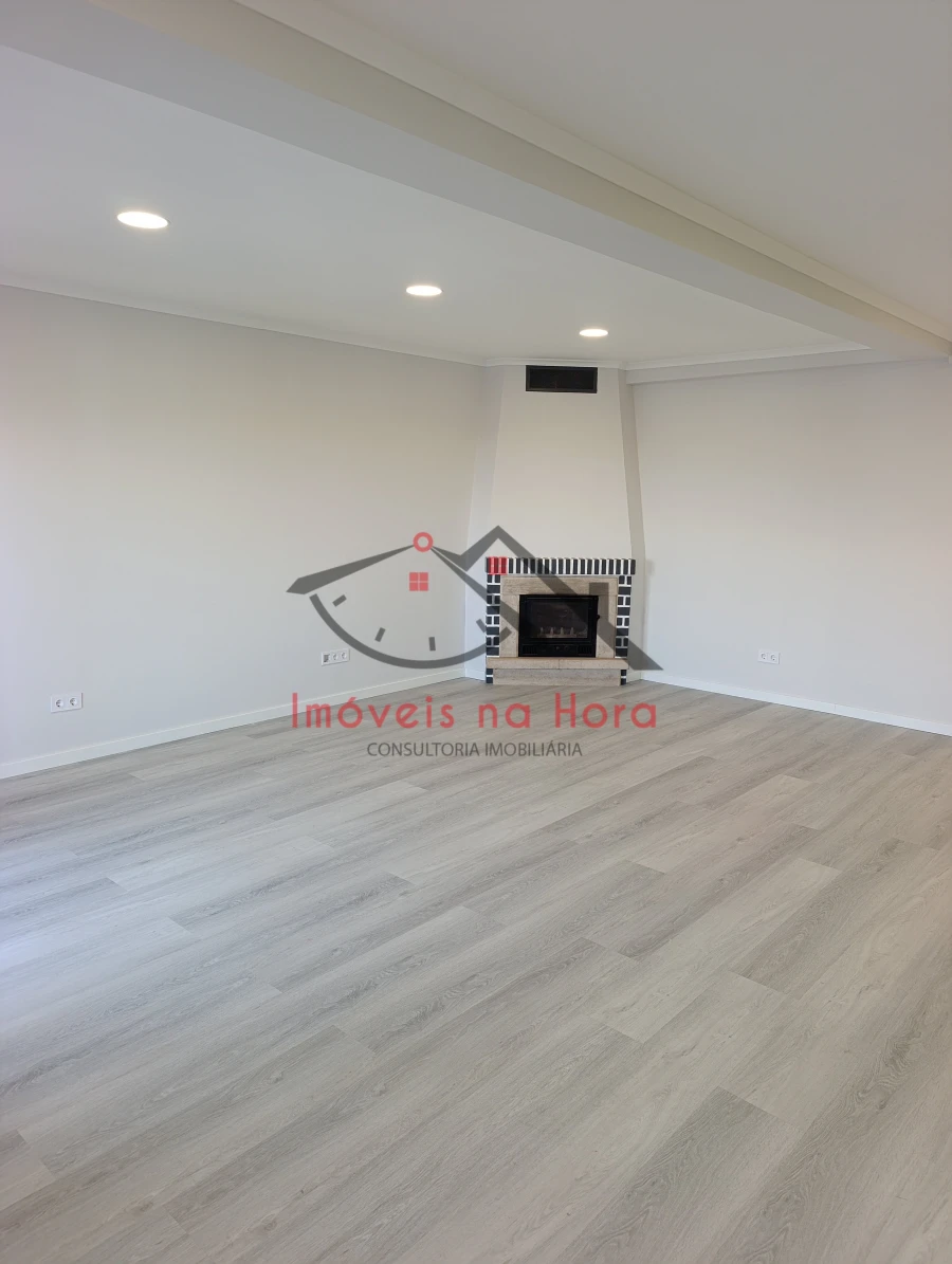Apartamento T4 para Venda em Amora Foto 5