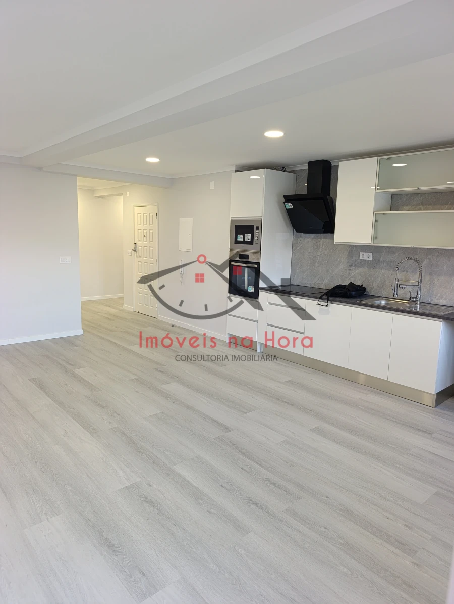 Apartamento T4 para Venda em Amora Foto 2