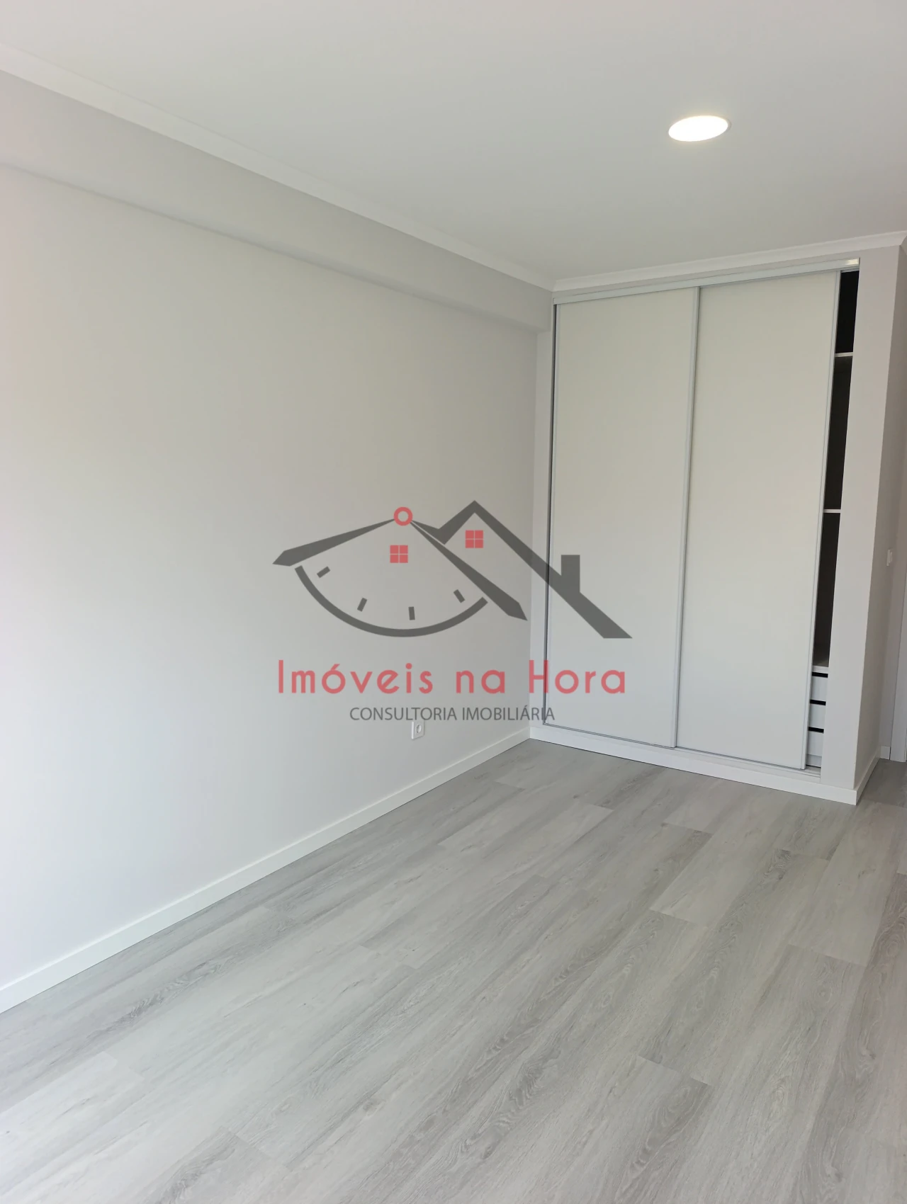 Apartamento T4 para Venda em Amora Foto 8