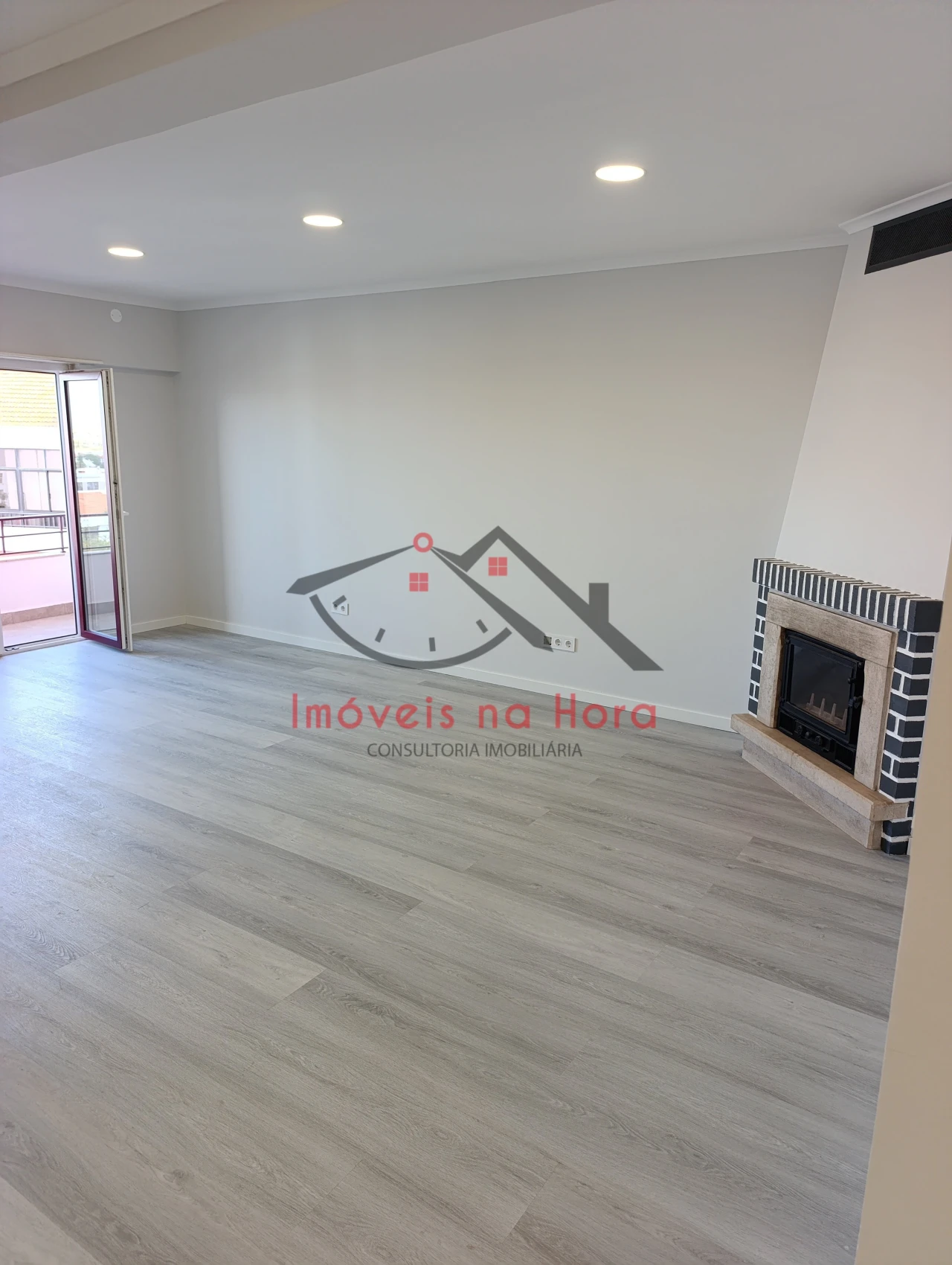 Apartamento T4 para Venda em Amora Foto 6