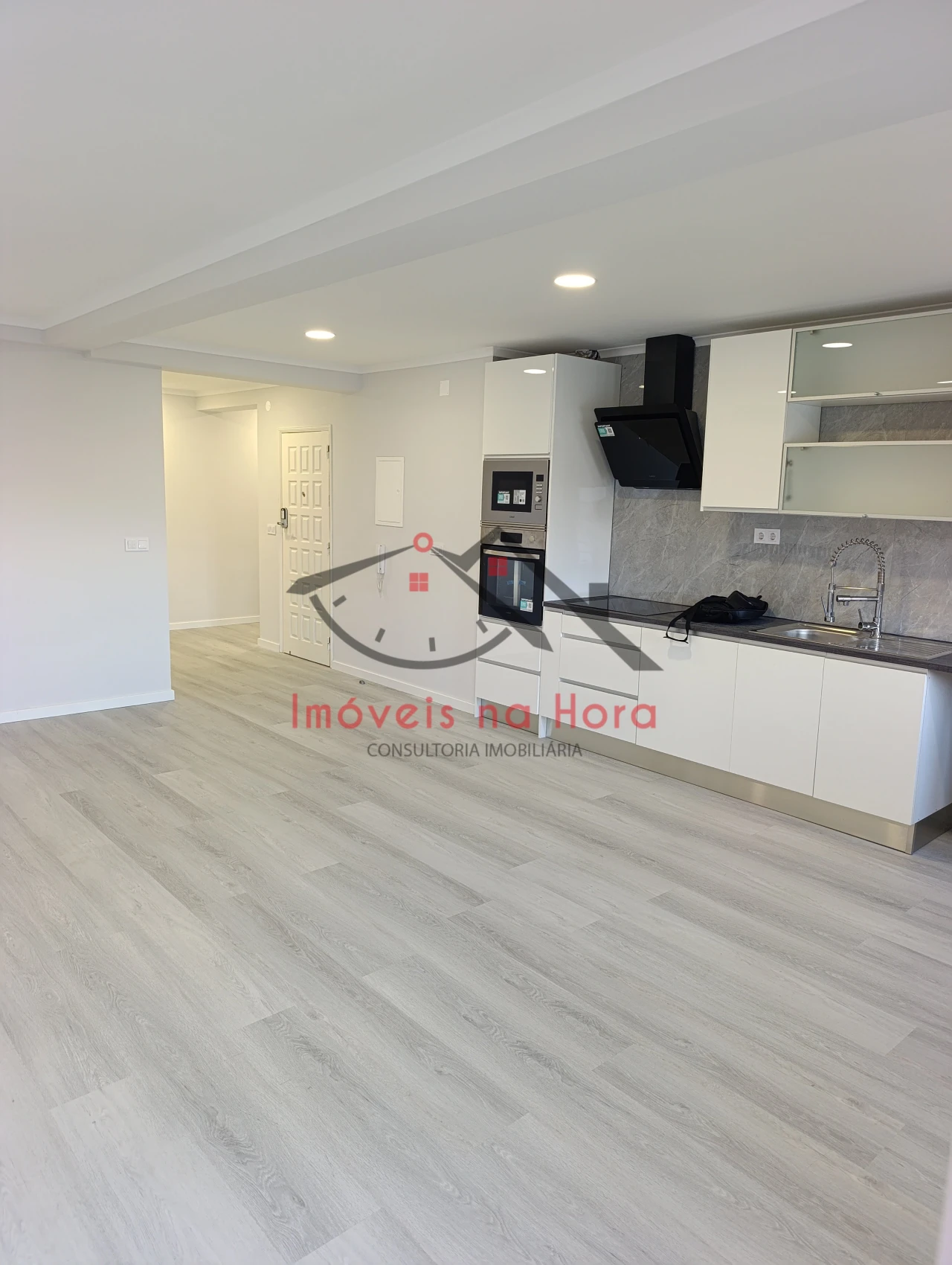 Apartamento T4 para Venda em Amora Foto 2