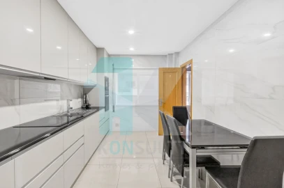 Apartamento T3 para Venda em Lagos (São Sebastião e Santa Maria)
