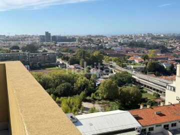 Apartamento T1 para Arrendamento em Mafamude e Vilar do Paraíso