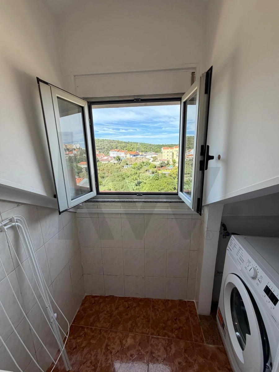 Apartamento T2 para Arrendamento em Campo de Ourique Foto 4